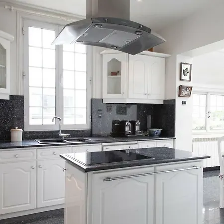 Maison De Maitre Meuliere Guest house Neuilly-Plaisance